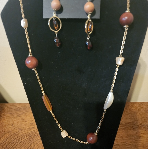 Cookie Lee Mother of Pearl Jewelry Set - Picture 6 of 8